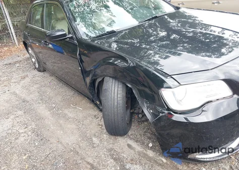 2015 Chrysler 300 Limited z USA, uszkodzony, nr VIN 2C3CCAAG0FH864299